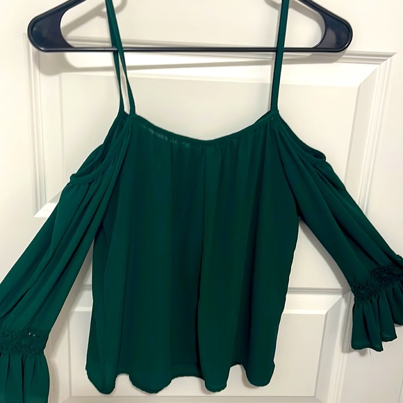 Green blouse , open shoulders long sleeve - Picture 2 of 2